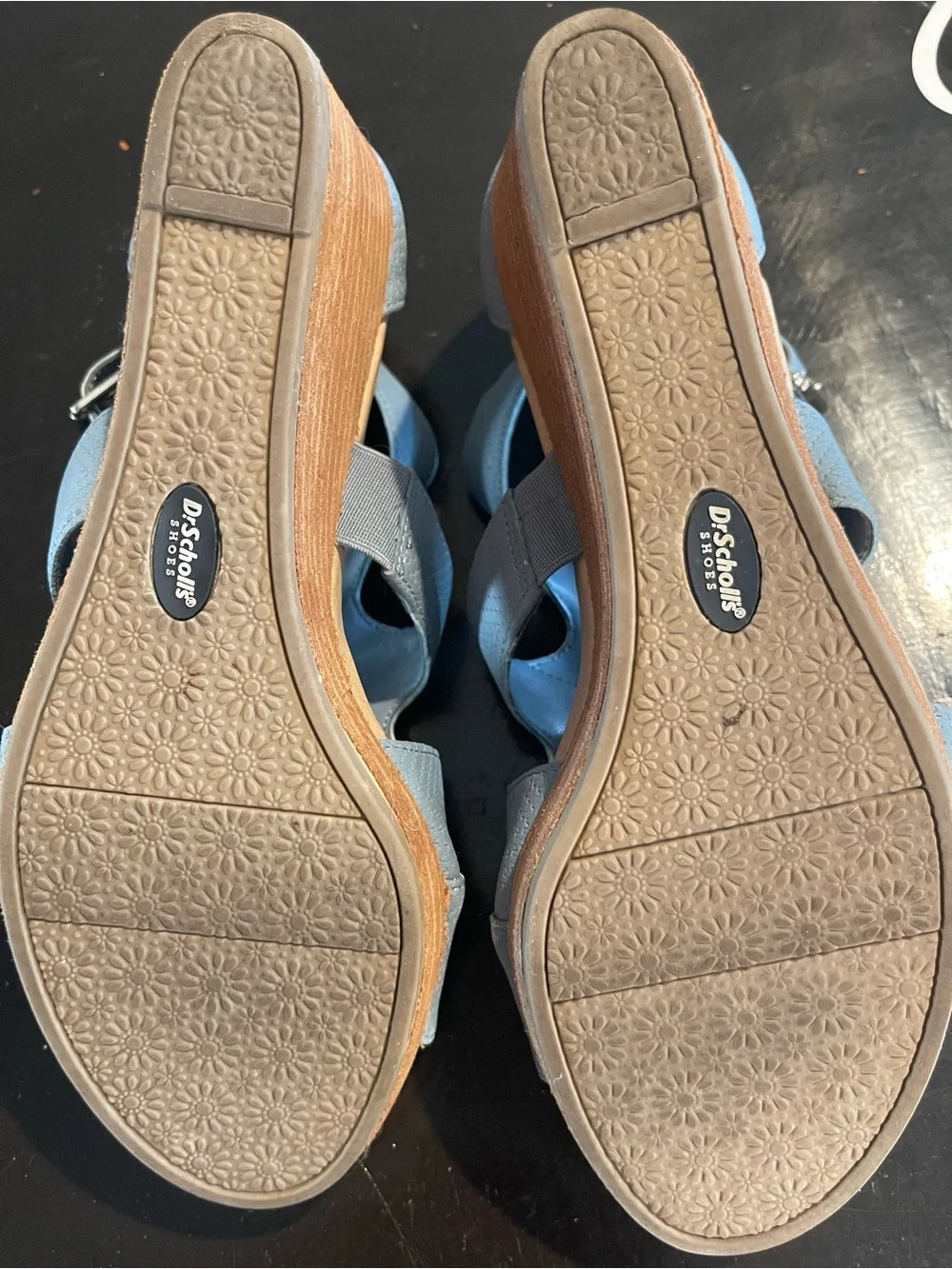 Dr Scholls Women’s Light Blue Strappy Wedge Sandals. Size 9